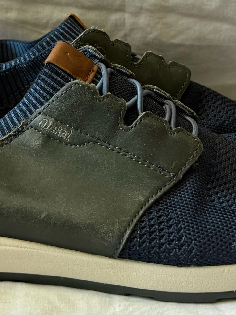 OluKai Shoes Mens Size 8.5 Navy Makia Ulana Slip On Knit Leather 10361-DEDE